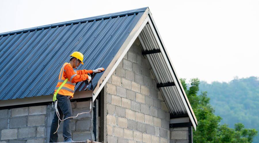 Professional gutter cleaning in Shelbiana, KY